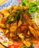 鶏肉とピーマンのトマト缶炒め