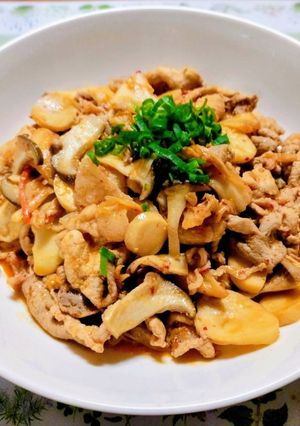 節約簡単夕飯！エリンギと豚こまで味噌豚キムチ！丼-レシピのメイン写真