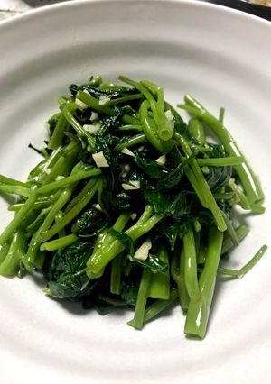 超簡単!空芯菜のガーリック油炒め-レシピのメイン写真