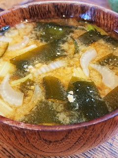 意外なコンビが◎!セロリとワカメの味噌汁-レシピのメイン写真