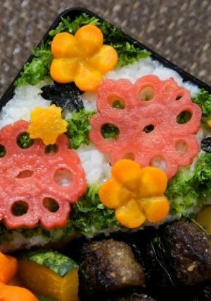 無着色できれいな色「れんこんのイチゴ煮」-レシピのメイン写真