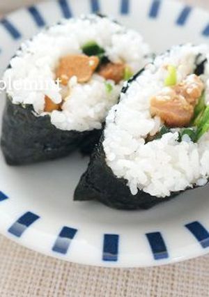 非常時に衛生的につくれる焼鳥缶おにぎらず-レシピのメイン写真