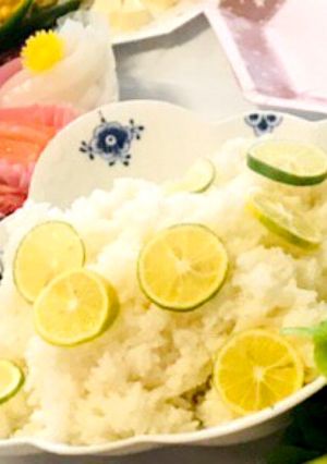 酢飯にすだち入れるとめちゃ旨&映え!!-レシピのメイン写真