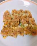 離乳食☆ゆでうどんで手掴みお好み焼き♬