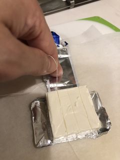 クリームチーズKiriをきれいに切る方法-レシピのメイン写真