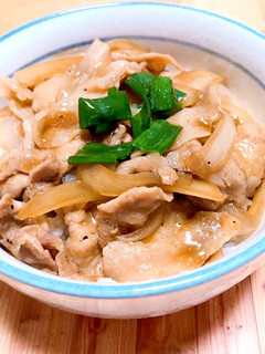 とまらない美味しさ!玉ねぎと豚肉の豚丼-レシピのメイン写真