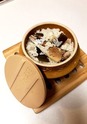 峠の釜めしの器で作るさんまの炊き込みご飯-レシピのメイン写真