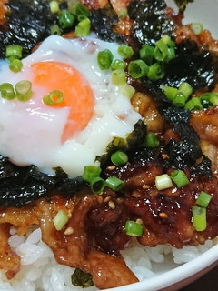 旨辛⭐豚バラ肉のスタミナ丼-レシピのメイン写真