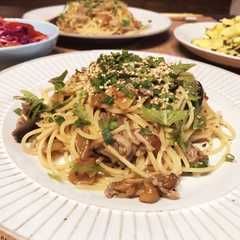 รูปของ 豚肉となめこの和風パスタ