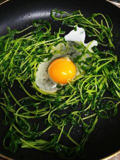 ☆豆苗の巣籠もりたまごとじ♪(^-^)-レシピのメイン写真