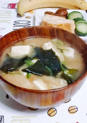 簡単♪豆腐とワカメの味噌汁-レシピのメイン写真