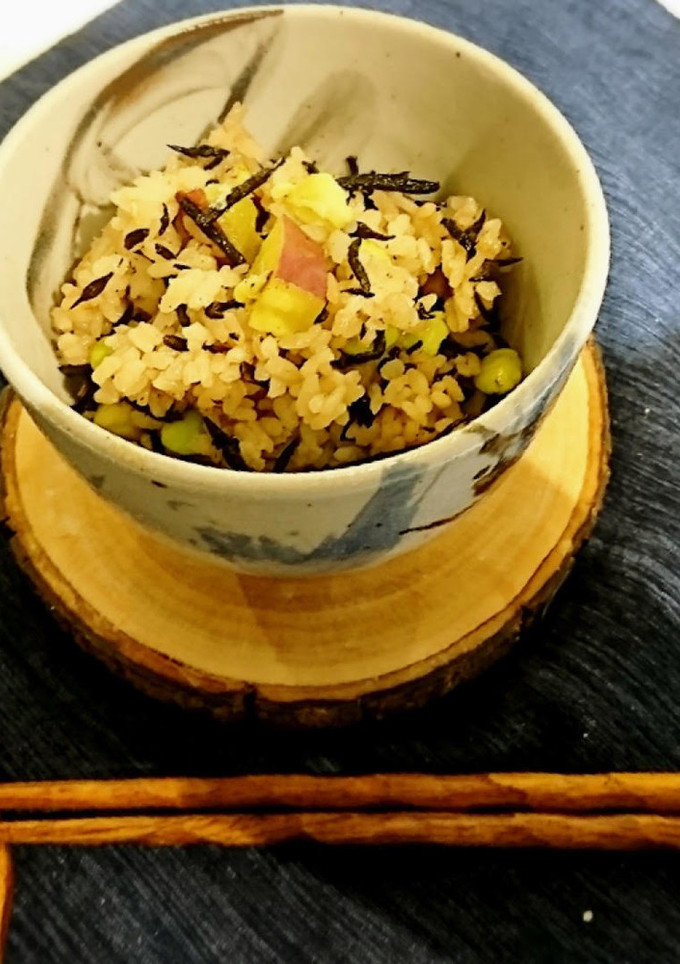 秋を満喫♪さつま芋とひじきの炊き込みご飯-レシピのメイン写真