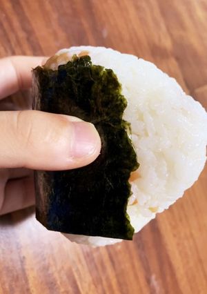 おばあちゃんの味♬梅干しおにぎり-レシピのメイン写真