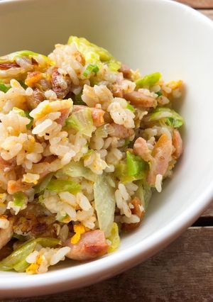 残った冷やご飯でレタスたっぷりチャーハン-レシピのメイン写真