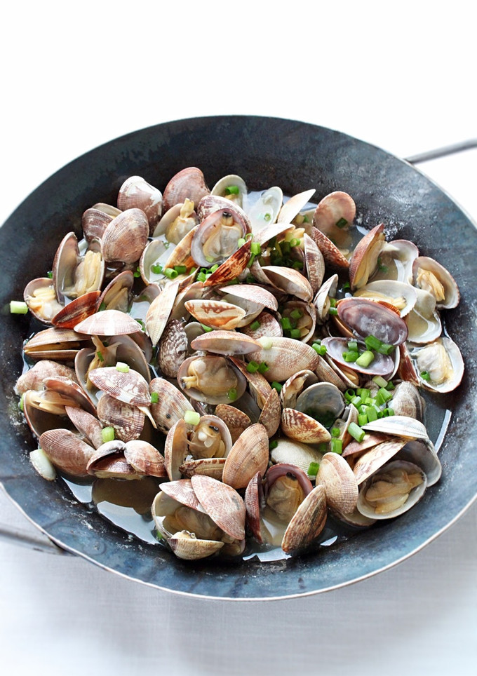 サッと作れる定番料理【アサリの酒蒸し】-レシピのメイン写真