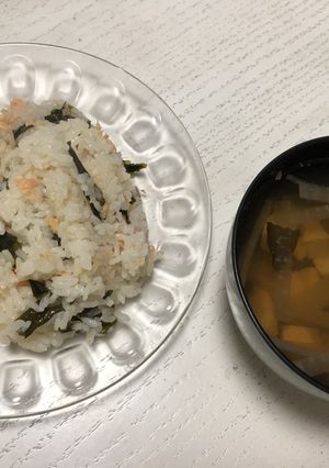 秋鮭とワカメの炊き込みご飯-レシピのメイン写真