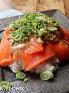 サーモンの醤油こうじ×マヨガーリック丼-レシピのメイン写真