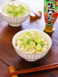 アボカドと鶏胸肉のマヨわさび醤油和え丼-レシピのメイン写真