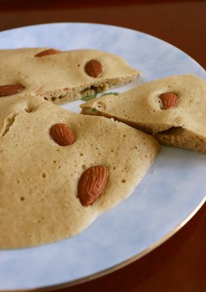 米粉そば粉ホットケーキ★粒アーモンド載せ-レシピのメイン写真