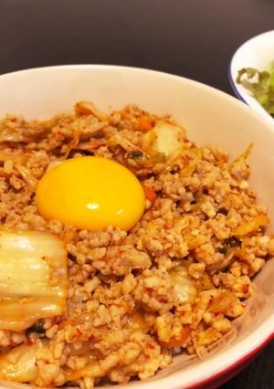 簡単！ピリ辛！キムチそぼろ丼-レシピのメイン写真