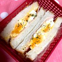 基本からアレンジまで！思わずつくりたくなる「たまごサンド ハム」の