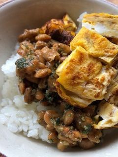 バジルソース納豆と卵焼きのご飯-レシピのメイン写真