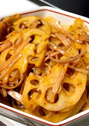 ご飯がすすむ！食べるラー油で蓮根の金平-レシピのメイン写真