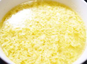 鶏もも･鶏むねの蒸し鶏の旨みで！卵スープ-レシピのメイン写真
