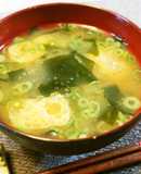 簡単美味しいワカメとネギの味噌汁