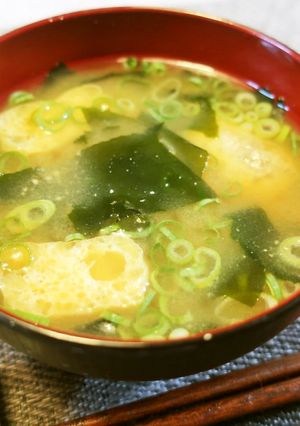 簡単美味しいワカメとネギの味噌汁-レシピのメイン写真