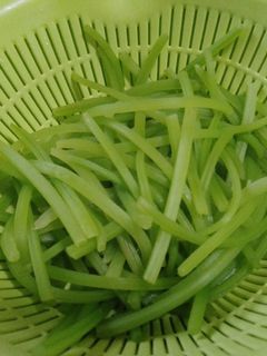 サツマイモ茎の下処理-レシピのメイン写真
