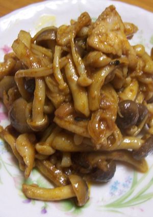 鶏皮でもう一品！鶏皮ときのこのカレー炒め-レシピのメイン写真