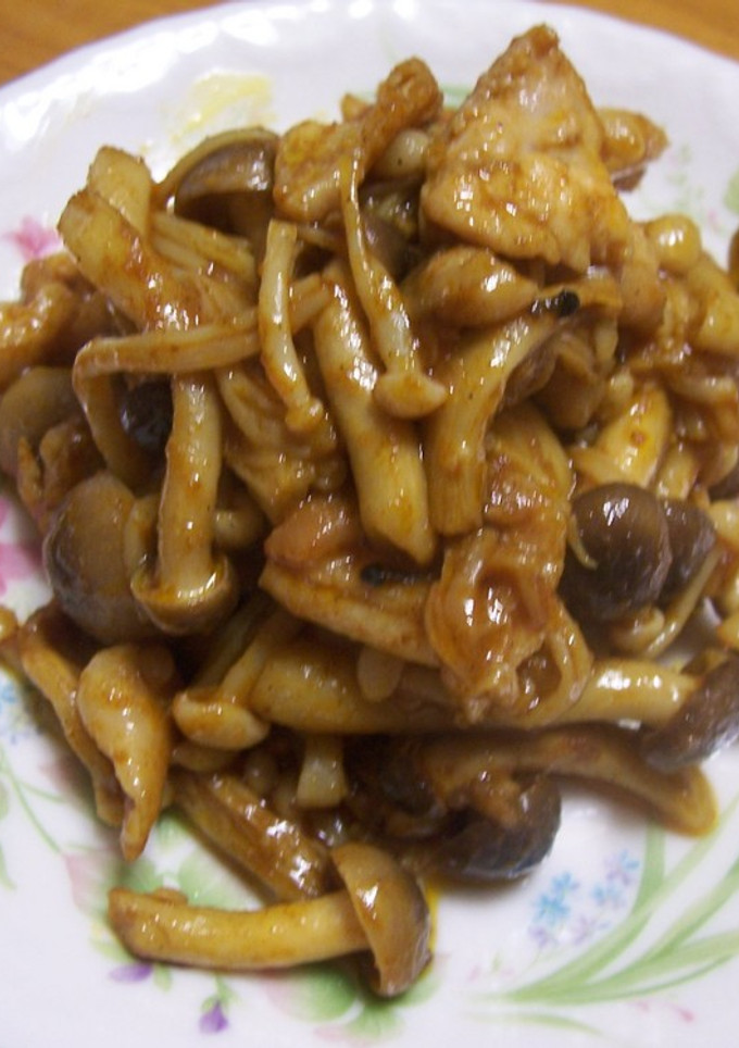 鶏皮でもう一品！鶏皮ときのこのカレー炒め-レシピのメイン写真