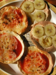 ぱりぱり!餃子の皮でミニピザ-レシピのメイン写真