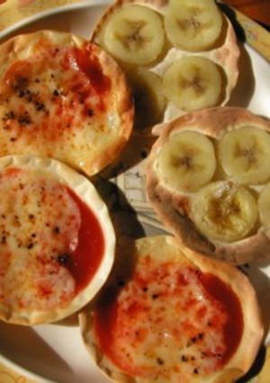 ぱりぱり！餃子の皮でミニピザ-レシピのメイン写真