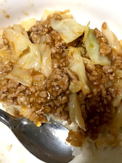 ひき肉とキャベツの辛味噌炒め丼-レシピのメイン写真