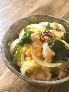 梨とツルムラサキの鶏親子丼-レシピのメイン写真