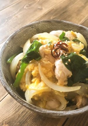 梨とツルムラサキの鶏親子丼-レシピのメイン写真