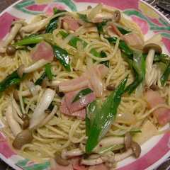 รูปของ 採れたて！玉ねぎとしめじのパスタ