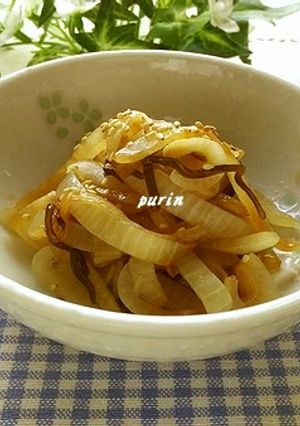 レンジで簡単♪玉ねぎの塩昆布和え-レシピのメイン写真