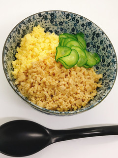 【病院】三色丼【給食】-レシピのメイン写真