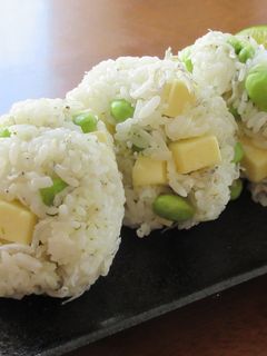 ちりめんじゃこと枝豆とチーズのおにぎり-レシピのメイン写真