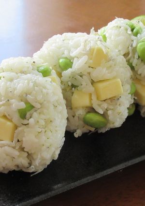 ちりめんじゃこと枝豆とチーズのおにぎり-レシピのメイン写真