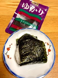 ササッと簡単☆ゆかりマヨおにぎり-レシピのメイン写真