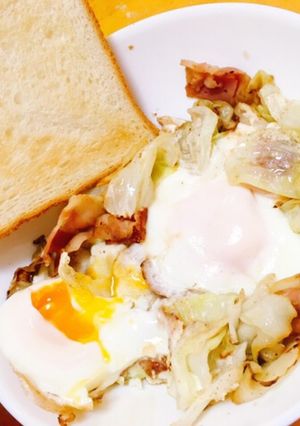 キャンプ朝飯☆キャベ玉ベーコンチーズ-レシピのメイン写真