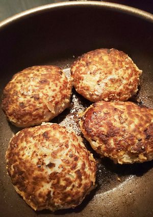 簡単ヘルシー！豆腐しいたけ入りハンバーグ-レシピのメイン写真