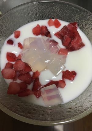 イチゴとナタデココのヨーグルト-レシピのメイン写真