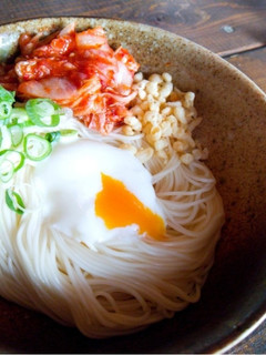 夏ランチ!キムチと天かすの冷やし釜玉素麺-レシピのメイン写真