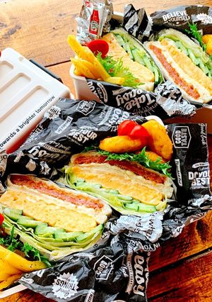 ハムカツとだし巻きのわんぱくサンドイッチ-レシピのメイン写真
