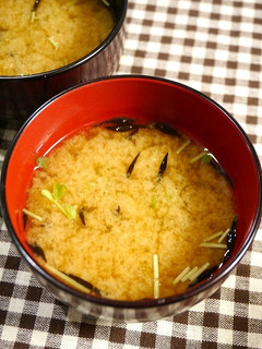 痛風対策!ひじきと豆苗のお味噌汁-レシピのメイン写真